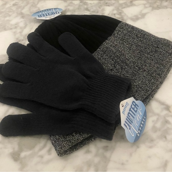 Beanie and Gloves • Knitted Polyester, Faux Cashmere • Elastic • Black/Gray - Picture 3 of 3